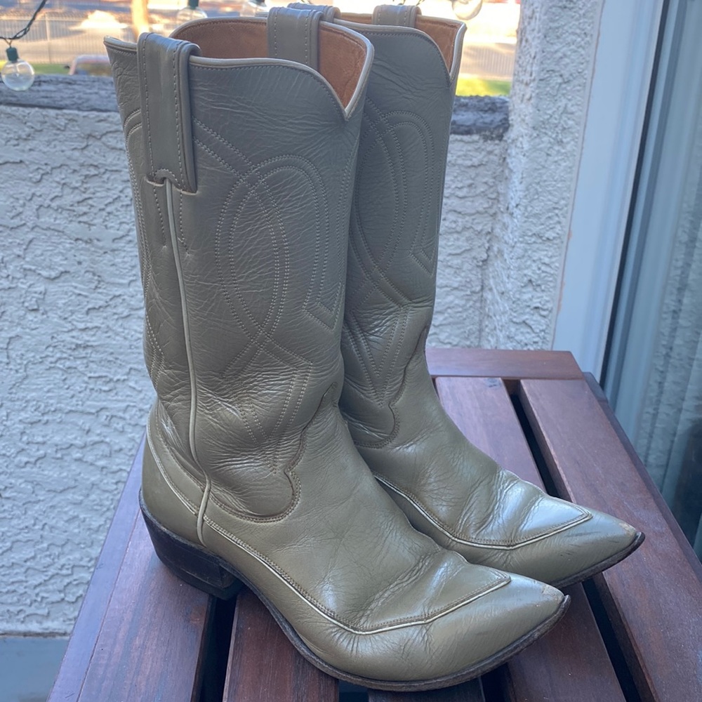 Justin brand vintage woman’s boots. Size 6 1/2 B, Used.